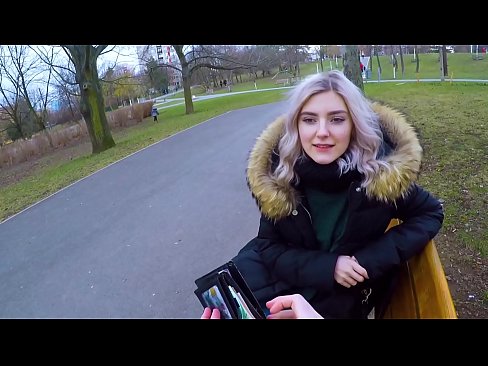 ❤️ Gleypir heitt ásamt ókunnugra fyrir peninga - blástur í garðinum eftir Evu Elfie ❤ Klám hjá okkur ﹏